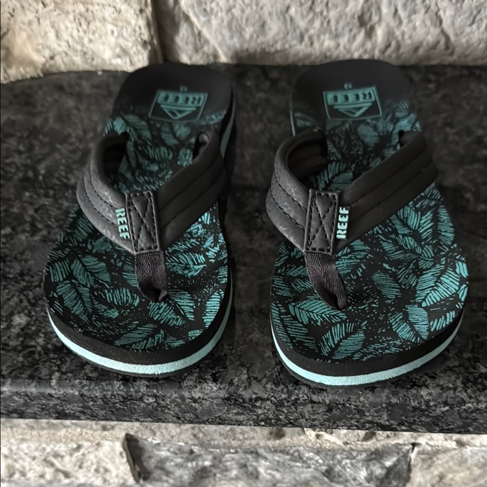 Boys Reef Black and Teal Flip Flops - size 13